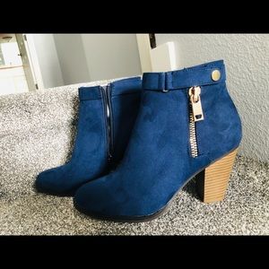 APT. 9  | NAVY | SUEDE | Heeled BOOTS | Size: 8  |
GOLD HARDWARE |